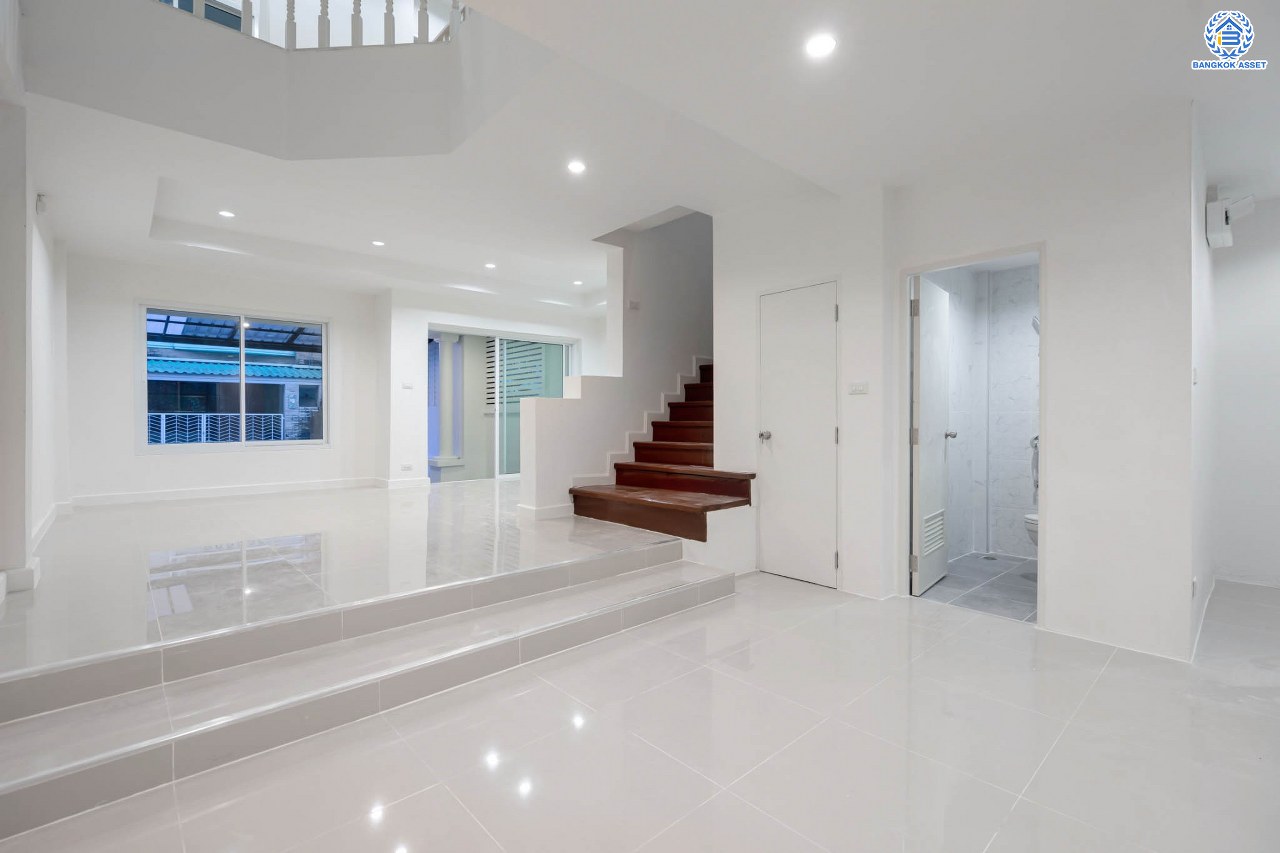 บ้านมือสองตกแต่งใหม่ โครงการ นันทนาการ์เด้น-พาร์คเพลส 345 ราชพฤกษ์-ติวานนท์ เนื้อที่ 27 ตร.ว. ฟังก์ชัน 3 ห้องนอน 2 ห้องน้ำ จอดรถได้ 2 คัน บรรยากาศเงียบสงบเป็นส่วนตัว สิ่งอำนวยความสะดวกมากมาย! บนทำเลศักยภาพ เชื่อมต่อถนนราชพฤกษ์ ใกล้จุดขึ้นทางด่วน "ศรีสมาน"